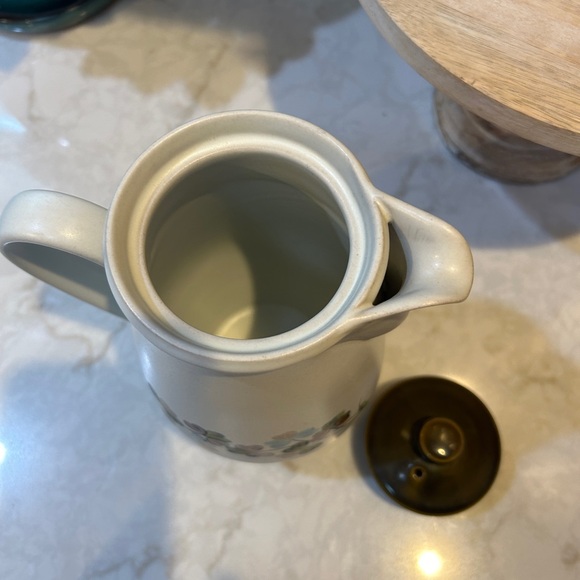 VINTAGE & RARE 2 1/2 PINT DENBY STONEWARE TEAPOT- SHAMROCK - Picture 5 of 8